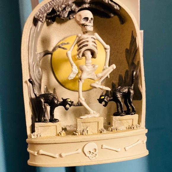 NWT Disney Skeleton Dance Silly Symphony Christmas Ornament Sketchbook NWT - Picture 4 of 6